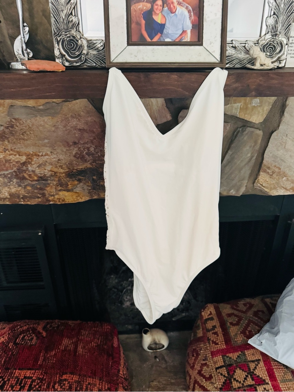Shade & Shore Cream V-Neck bathingsuit One-Piece size 14